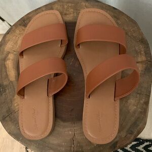Universal Thread Goods Co. Dora Footbed Sandals sz 8 1/2 NWOT